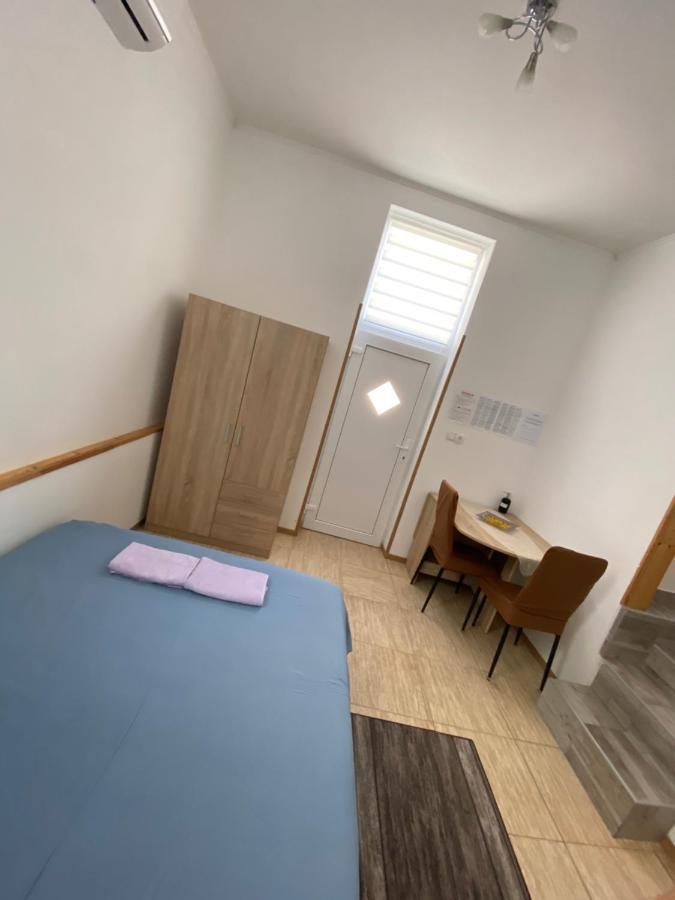 شقة Studio-Apartman Aurora بولا المظهر الخارجي الصورة